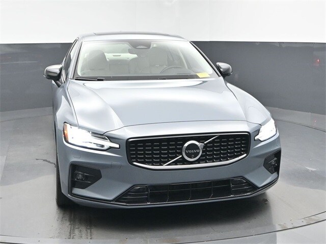 2024 Volvo S60 Ultimate photo 2