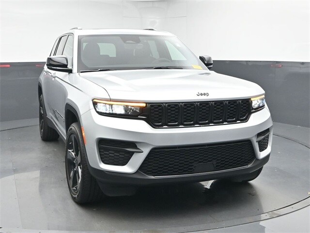 2025 Jeep Grand Cherokee Altitude X photo 2