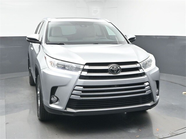 2017 Toyota Highlander Limited Platinum photo 2