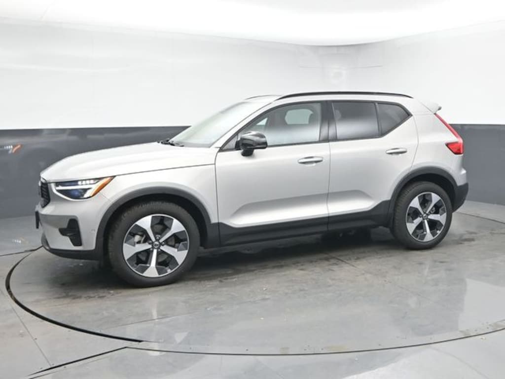 Used 2023 Volvo XC40 B5 Plus Dark Theme SUV