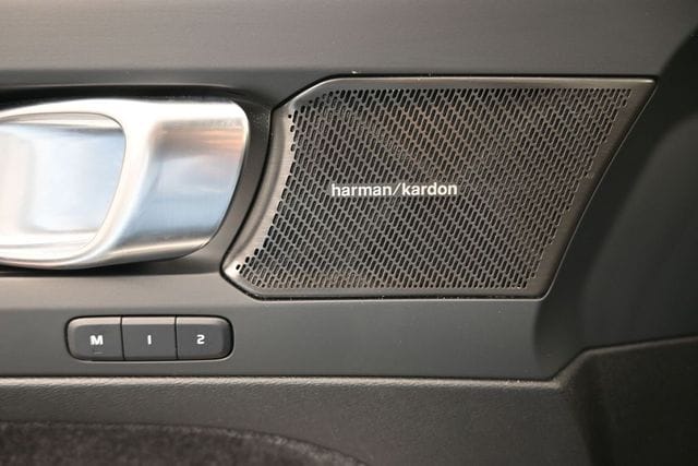2024 Volvo XC40 Plus - Photo 29