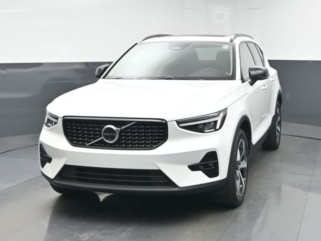 Used 2024 Volvo XC40 B5 Plus Dark Theme SUV