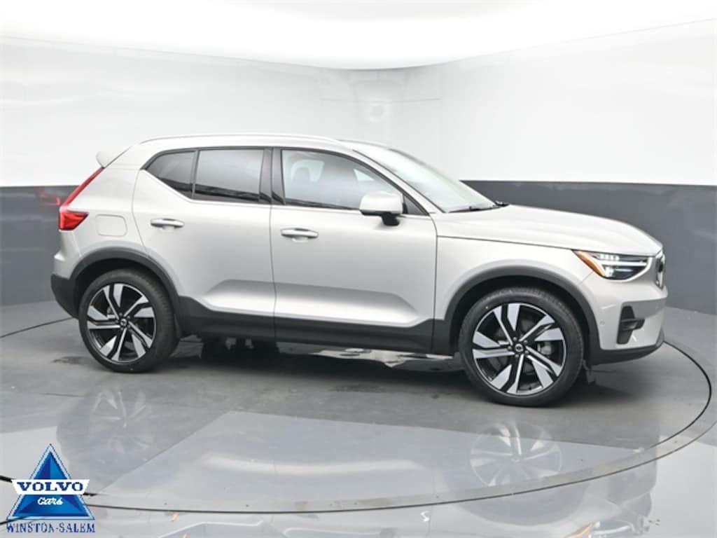 Used 2024 Volvo XC40 B5 Plus Bright Theme SUV