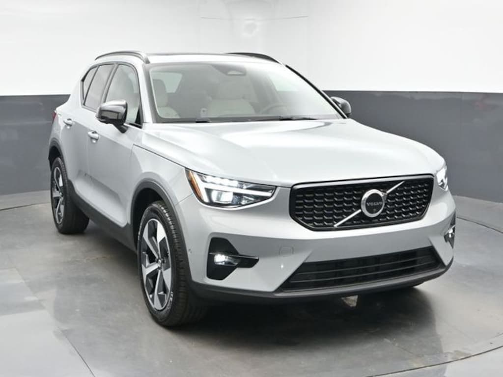 New 2026 Volvo XC40 B5 Plus SUV