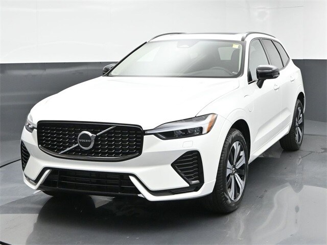 2025 Volvo XC60 Hybrid T8 Core photo 3