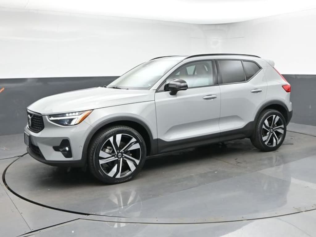 Used 2024 Volvo XC40 B5 Plus Dark Theme SUV