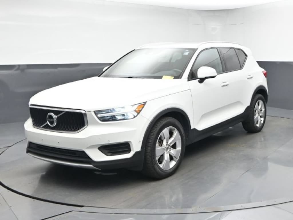 Used 2019 Volvo XC40 Momentum SUV