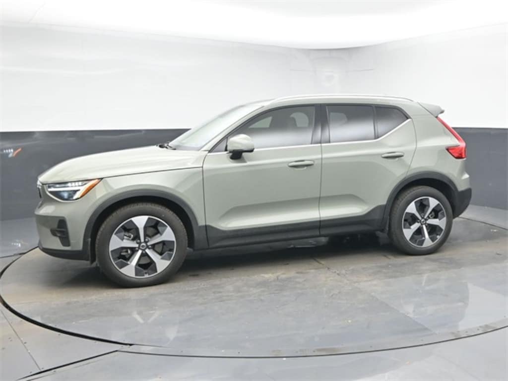 Used 2023 Volvo XC40 B5 Plus Bright Theme SUV