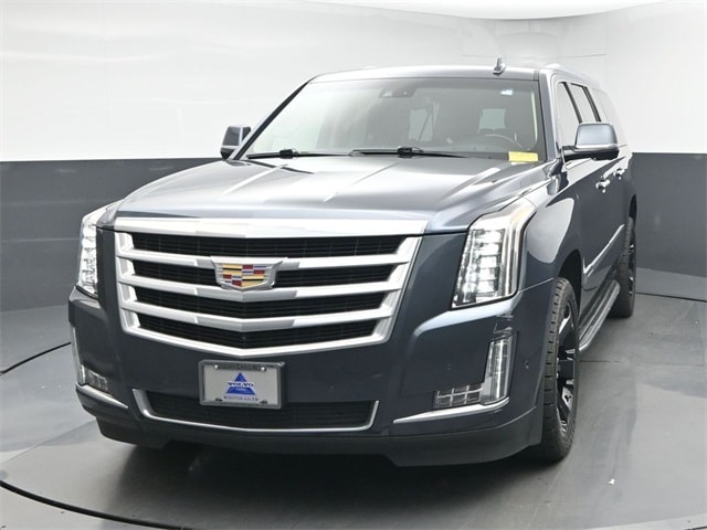 2019 Cadillac Escalade ESV Luxury photo 3