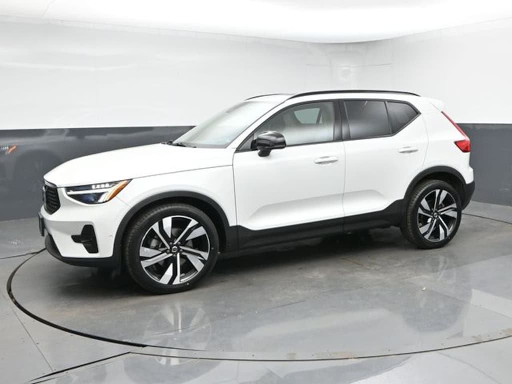 Used 2023 Volvo XC40 B5 Plus Dark Theme SUV
