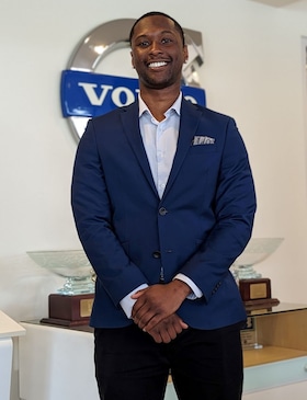 Staff member Dallas Lee from 0828c98f3b23