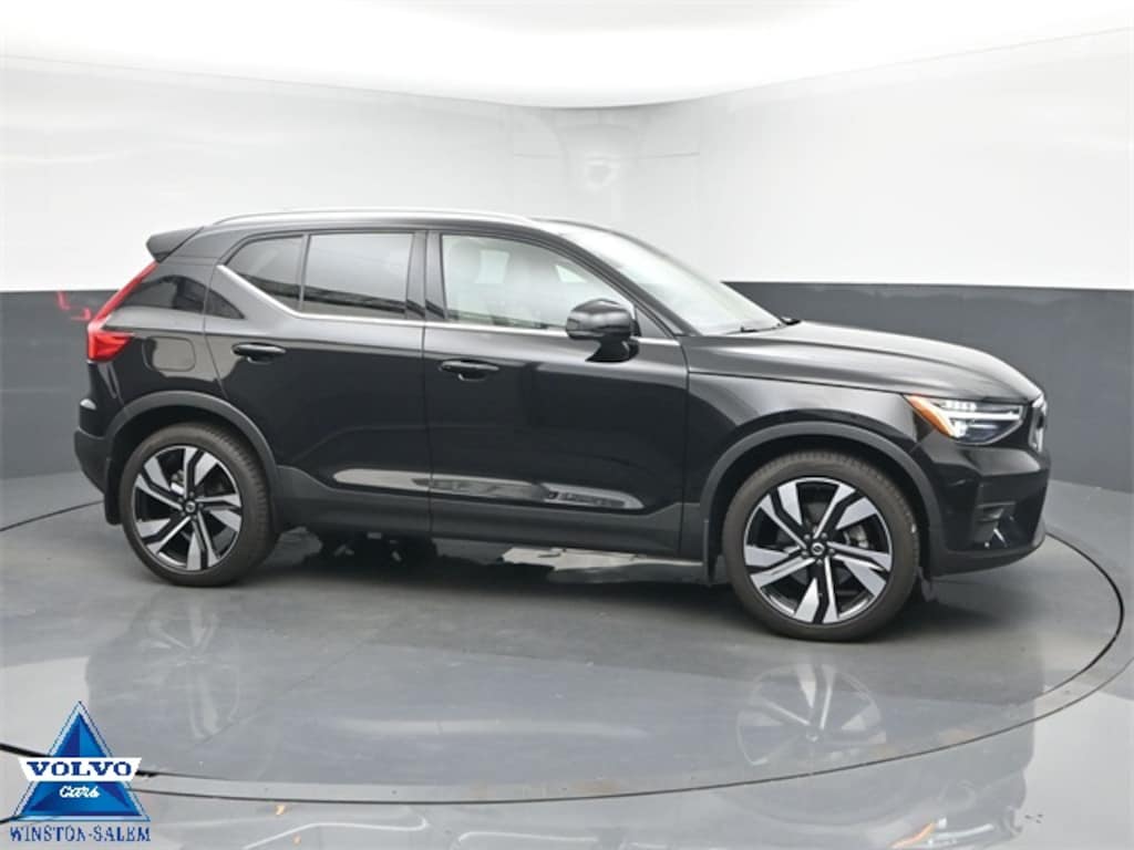 Used 2024 Volvo XC40 B5 Plus Bright Theme SUV
