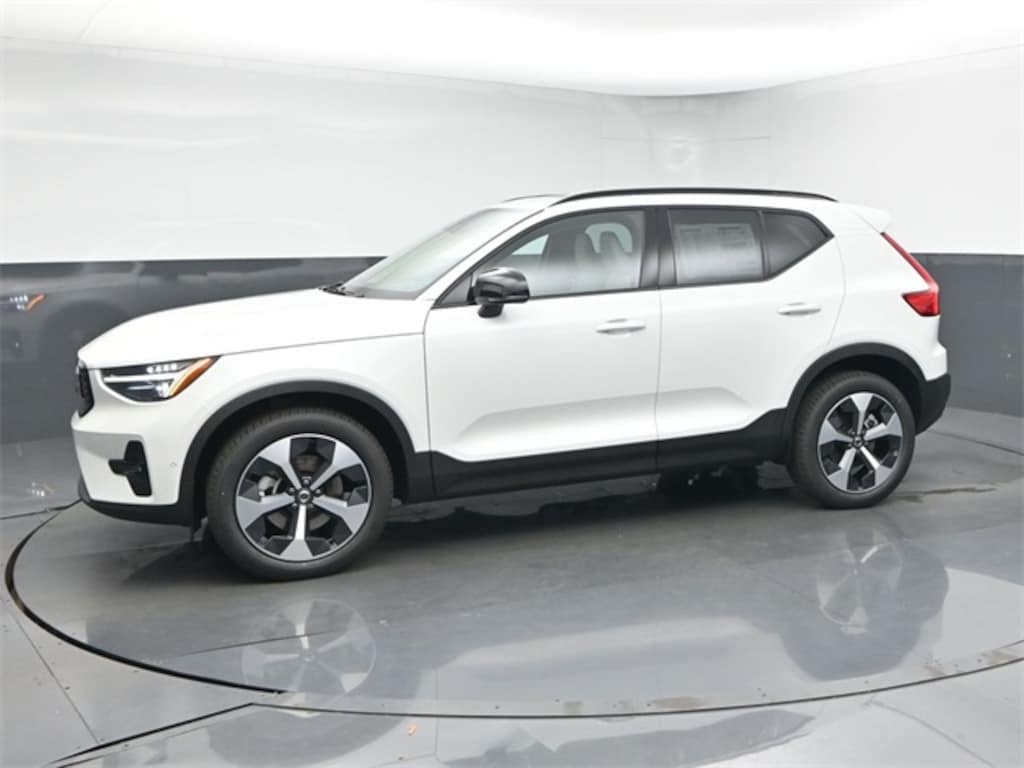 New 2026 Volvo XC40 B5 Plus SUV