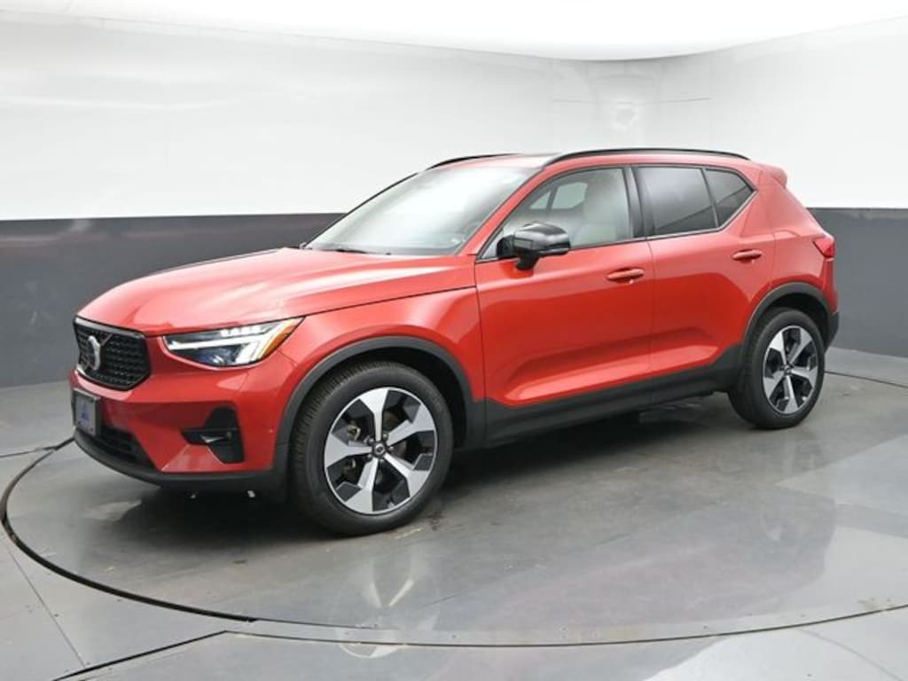 Used 2023 Volvo XC40 B5 Plus Dark Theme SUV