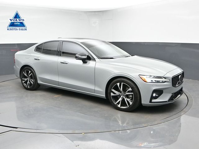 2024 Volvo S60 B5 Plus Dark Theme's photo