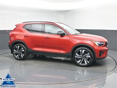 2023 Volvo XC40 B5 Plus Dark Theme SUV