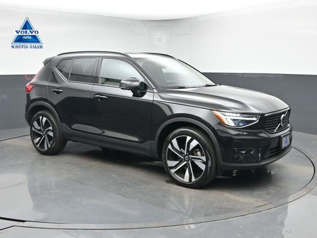 Used 2023 Volvo XC40 B5 Plus Dark Theme SUV