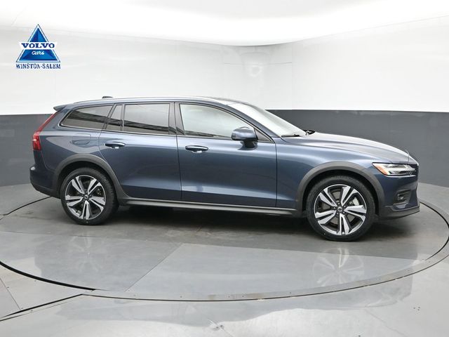 2025 Volvo V60 Cross Country B5 Plus AWD's photo