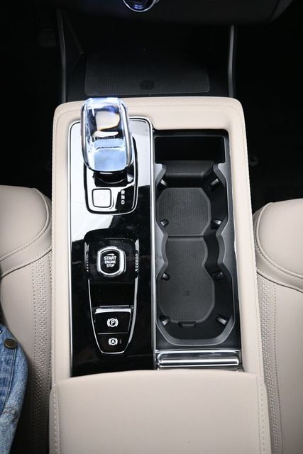 2026 Volvo XC90 Plus - Photo 11