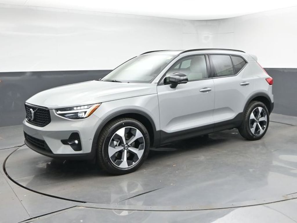 New 2026 Volvo XC40 B5 Plus SUV