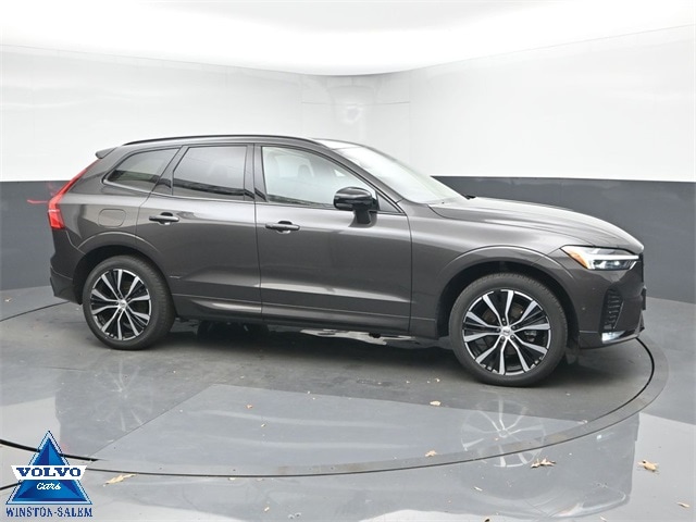 2025 Volvo XC60 Plus's photo