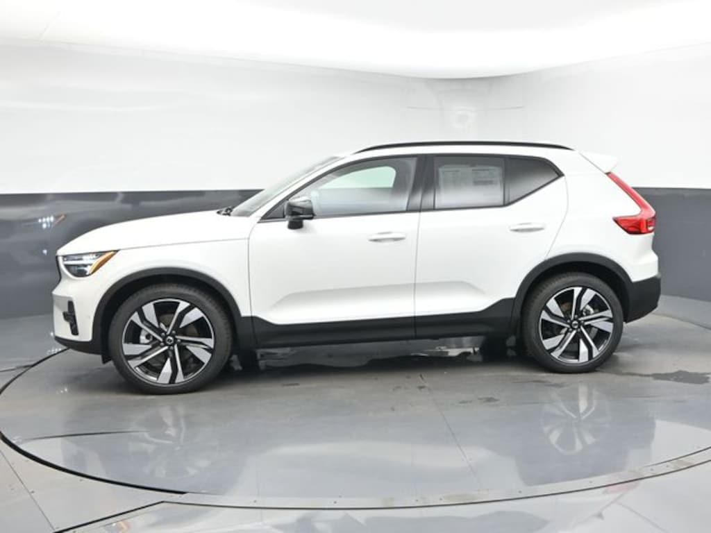 New 2026 Volvo XC40 B5 Plus SUV