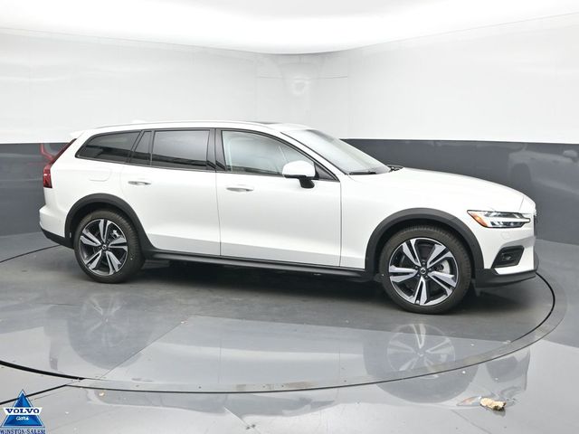 2024 Volvo V60 Cross Country B5 Plus AWD's photo