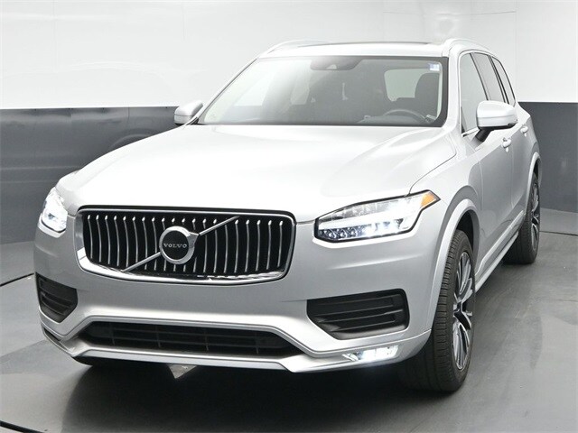 2022 Volvo XC90 T5 Momentum photo 3