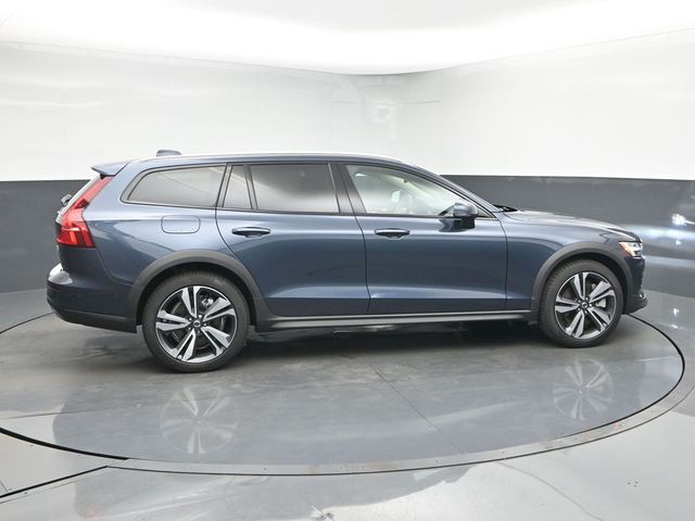 2026 Volvo V60 Cross Country Plus - Photo 8