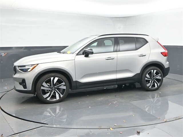 2025 Volvo XC40 Plus photo 4