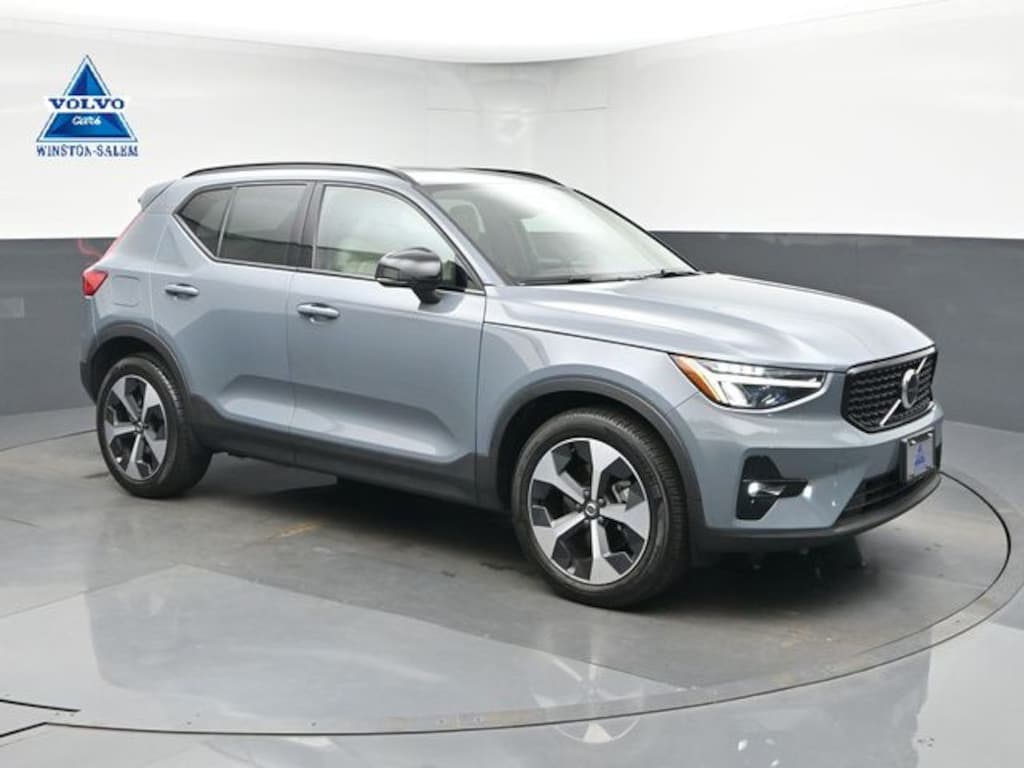 Used 2023 Volvo XC40 B5 Plus Dark Theme SUV