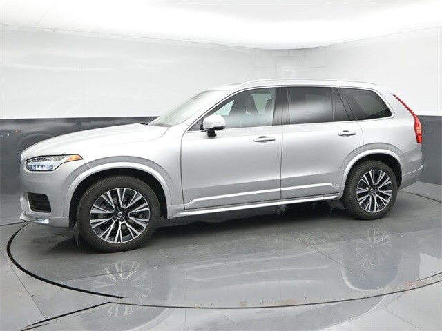 2022 Volvo XC90 T5 Momentum photo 4