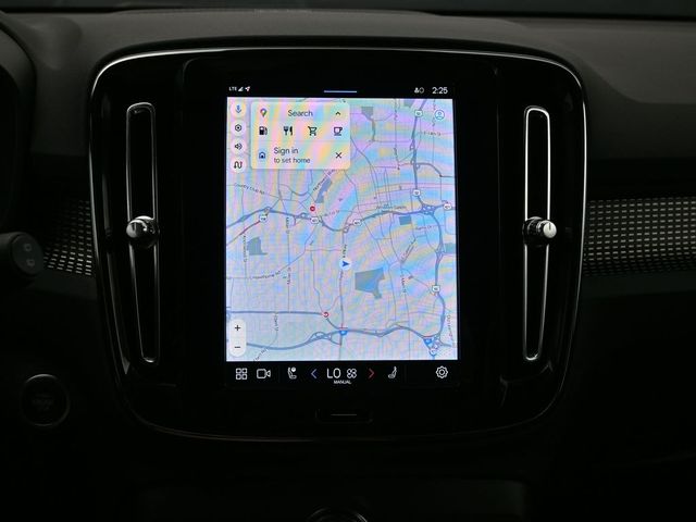 2024 Volvo XC40 Plus - Photo 13