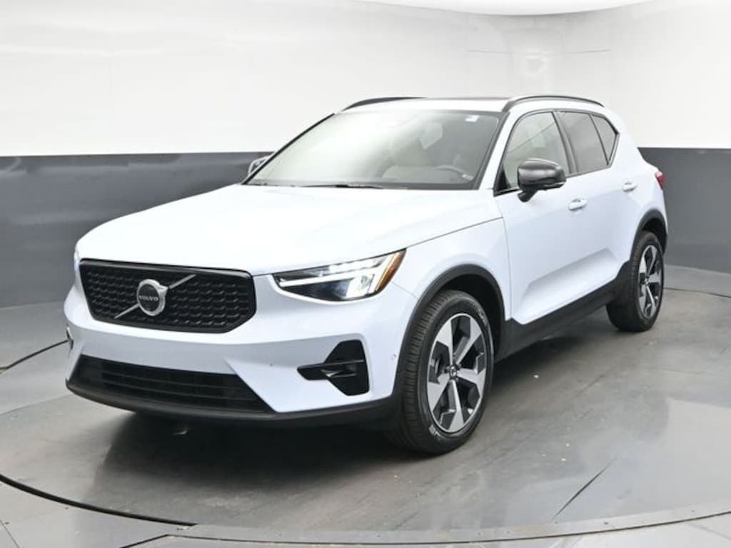Used 2024 Volvo XC40 B5 Plus Dark Theme SUV