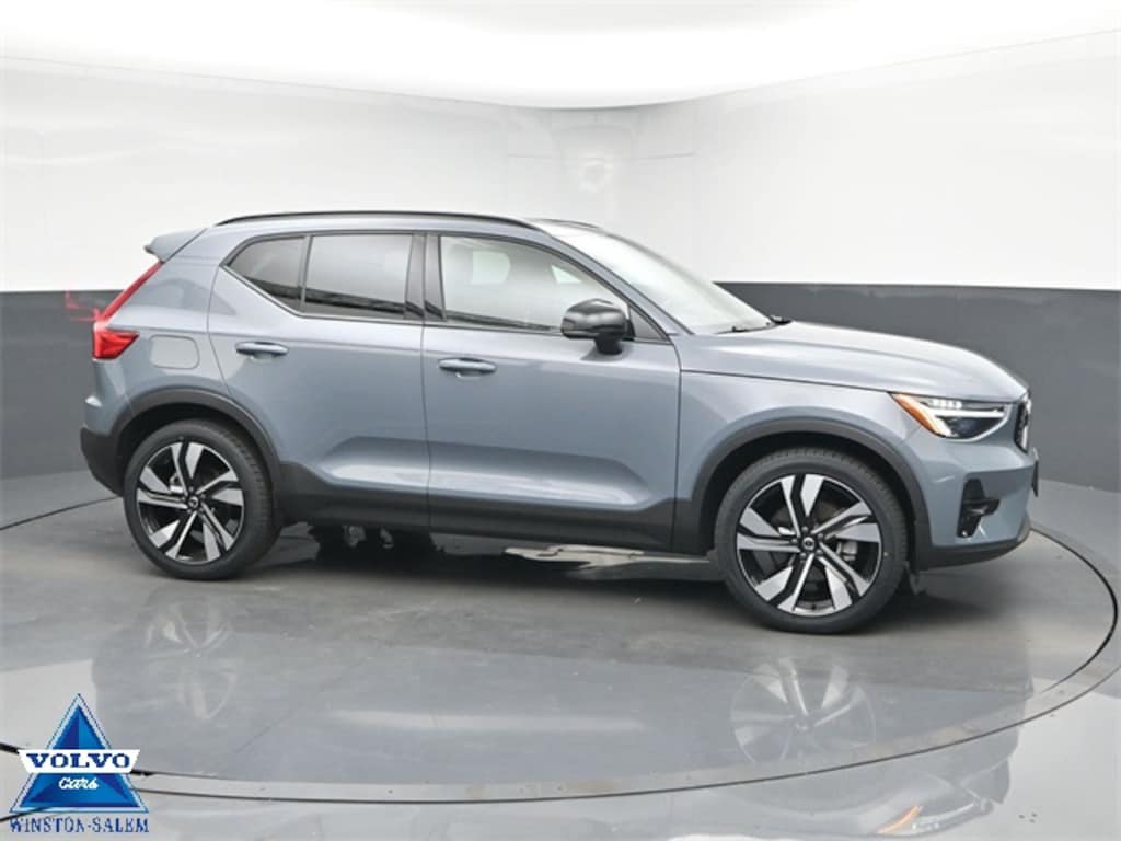 Used 2023 Volvo XC40 B5 Plus Dark Theme SUV
