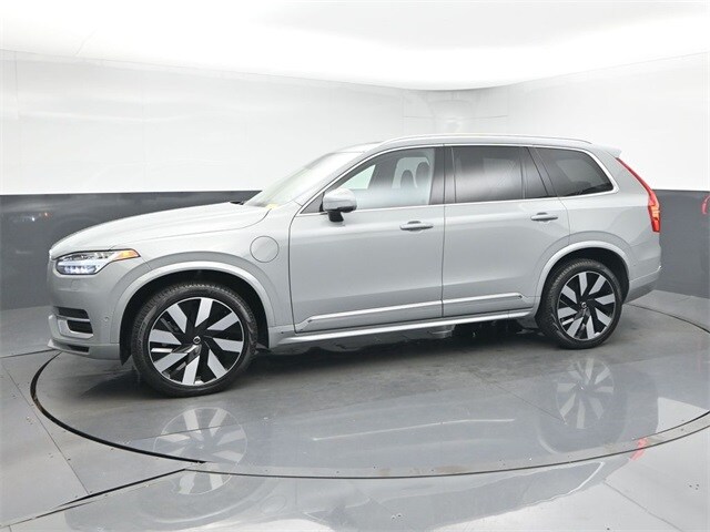 2025 Volvo XC90 T8 photo 4