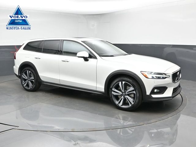 2026 Volvo V60 Cross Country B5 Plus AWD's photo