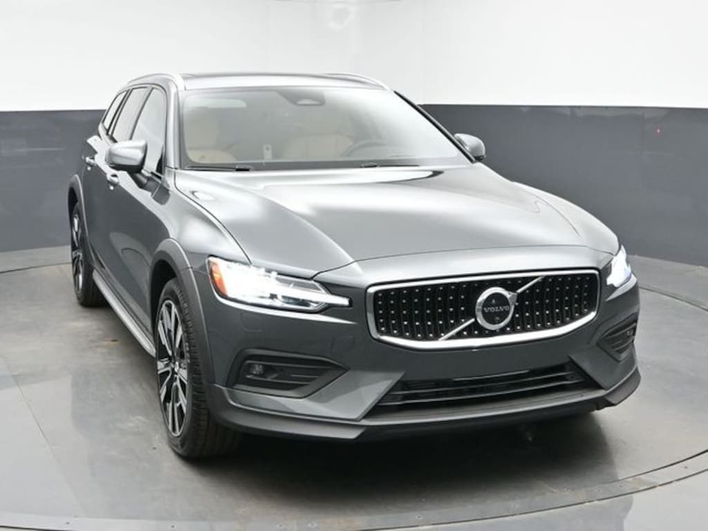 New 2026 Volvo V60 Cross Country B5 Ultra Wagon