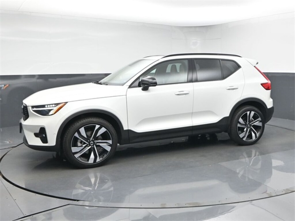 Used 2024 Volvo XC40 B5 Plus Dark Theme SUV