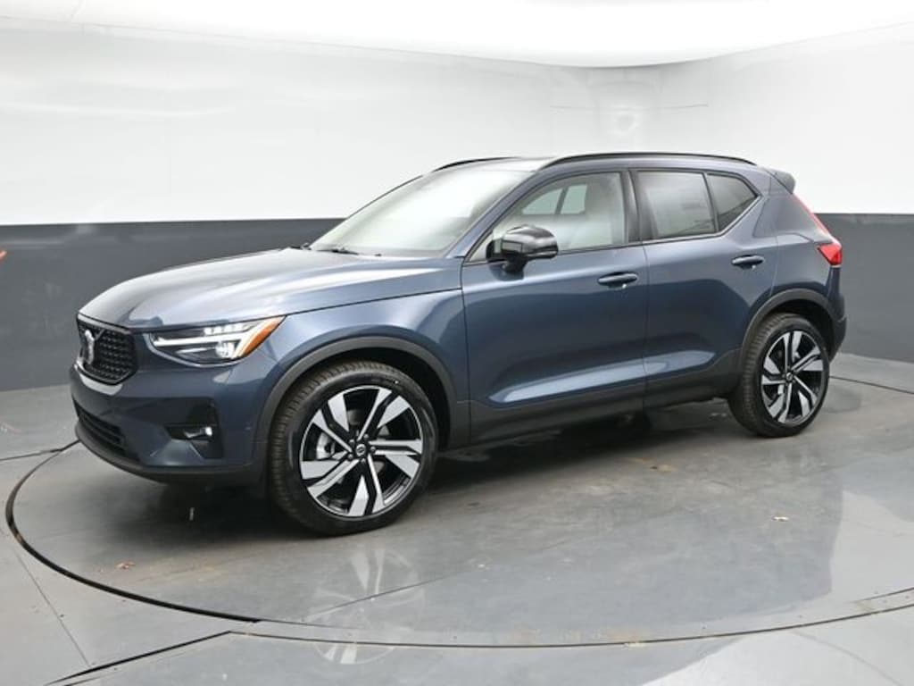 New 2026 Volvo XC40 B5 Plus SUV