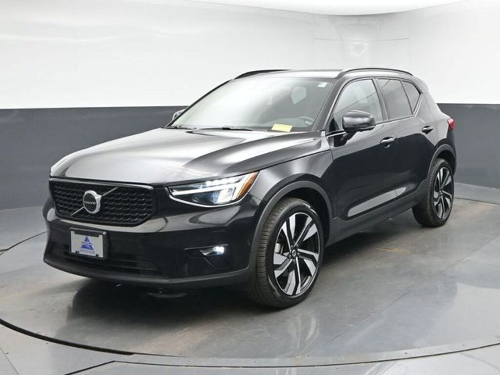 Used 2023 Volvo XC40 B5 Plus Dark Theme SUV