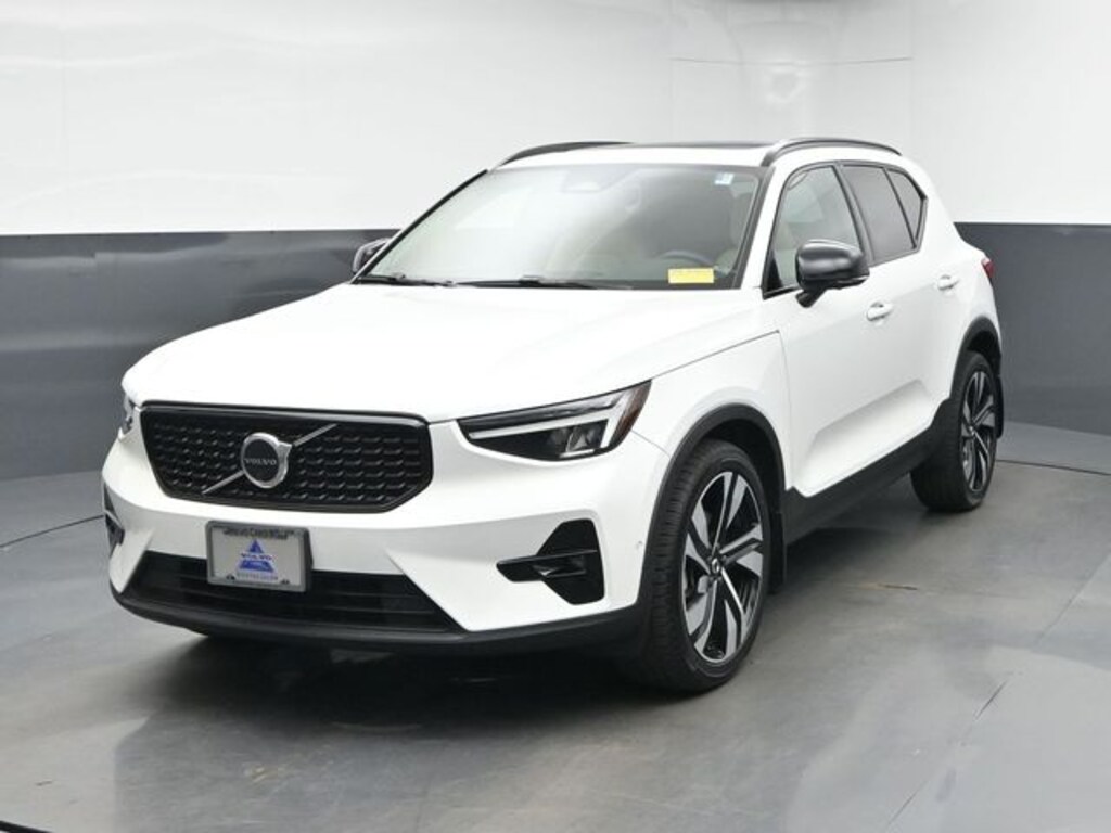 Used 2023 Volvo XC40 B5 Plus Dark Theme SUV