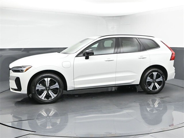 2025 Volvo XC60 Hybrid T8 Core photo 4