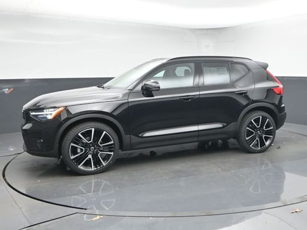 New 2026 Volvo XC40 B5 Ultra SUV