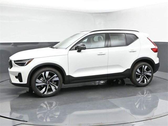 2025 Volvo XC40 Plus photo 4