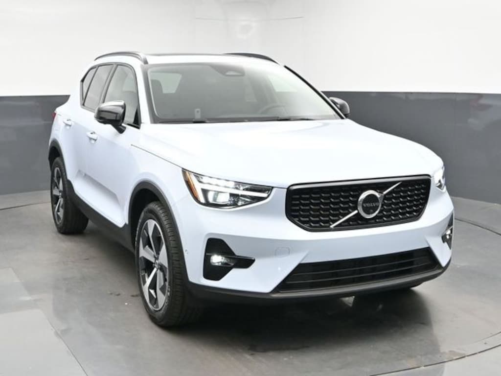 New 2026 Volvo XC40 B5 Plus SUV