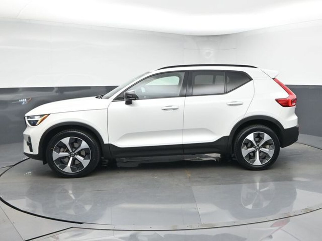 Used 2023 Volvo XC40 B5 Plus Dark Theme SUV
