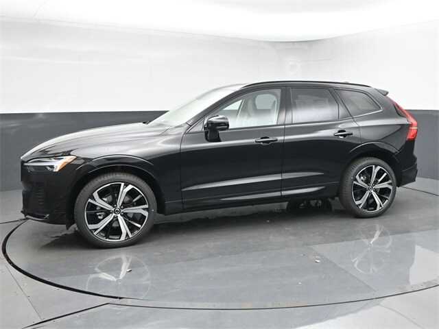 2025 Volvo XC60 B5 photo 4