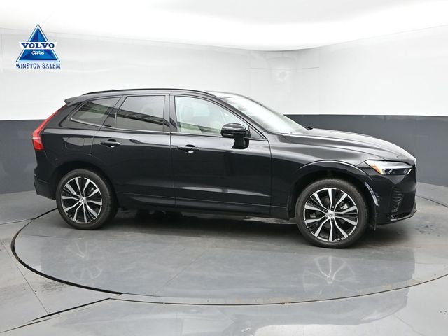 2023 Volvo XC60 B5 Plus Dark Theme AWD's photo
