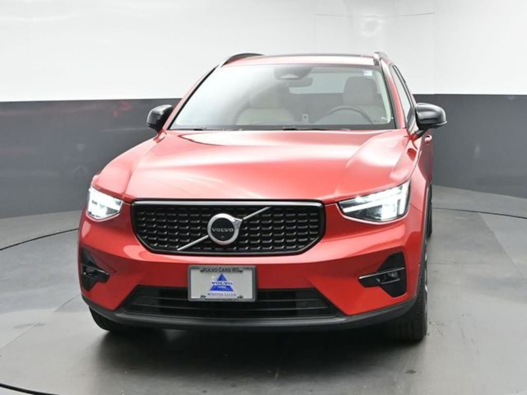 Used 2023 Volvo XC40 B5 Plus Dark Theme SUV